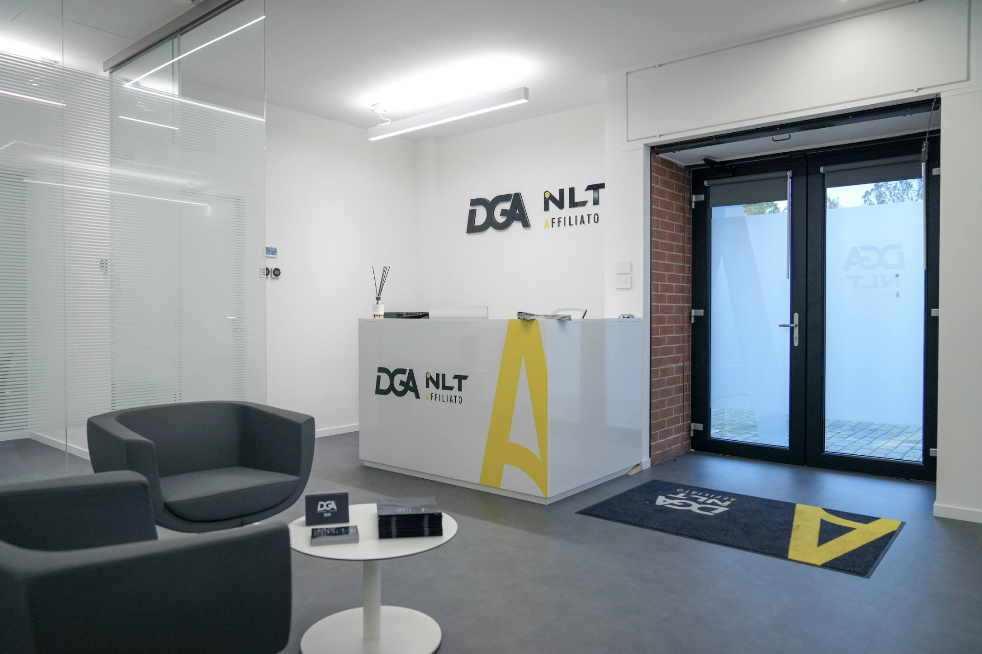 noleggio lungo termine modena desk